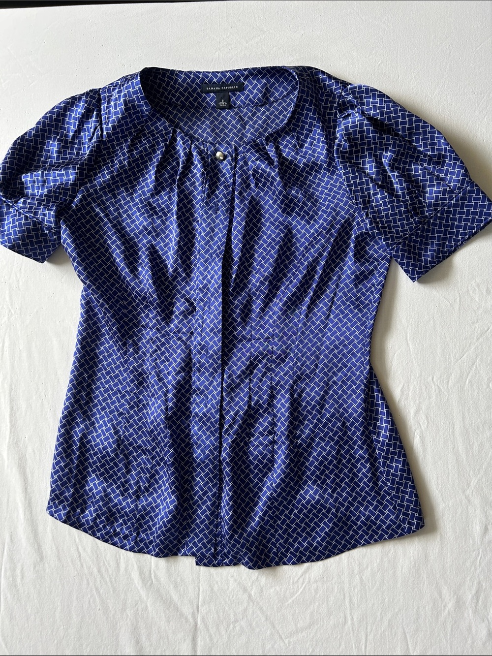Banana Republic 100% silk Blue Geometric Short-Sleeve Blouse